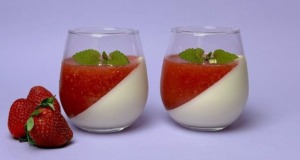 Jahodová Panna Cotta ve sklenicích Božská jahodová Panna Cotta ve sklenicích - Očarující dezert!