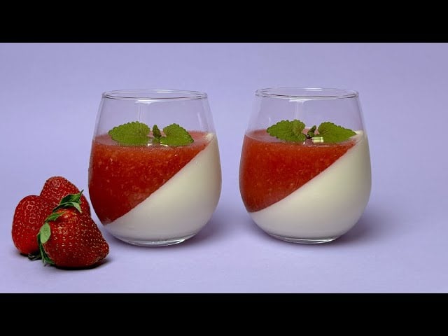 Božská jahodová Panna Cotta ve sklenicích - Očarující dezert!