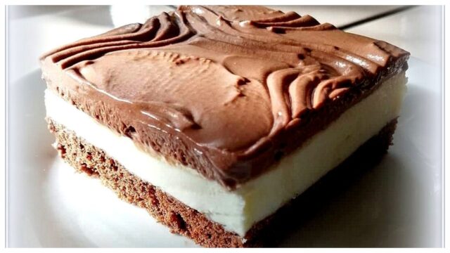 Monte řezy: Luxusní čokoládový dezert s bílým krémem na kakaovém piškotu