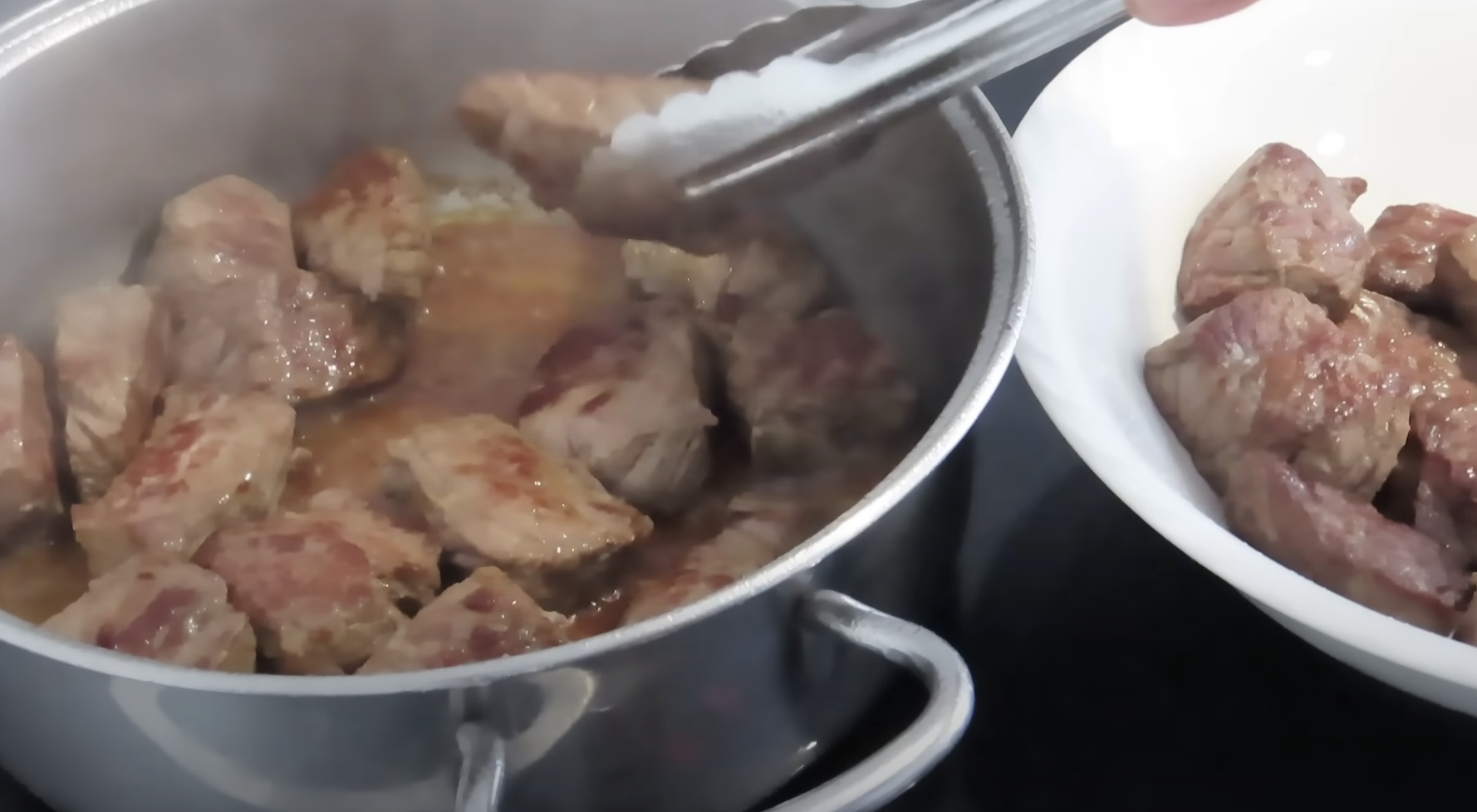 Recept na dokonalý hovězí guláš, který už jinak dělat nebudete