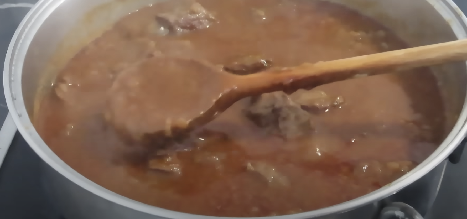 Recept na dokonalý hovězí guláš, který už jinak dělat nebudete