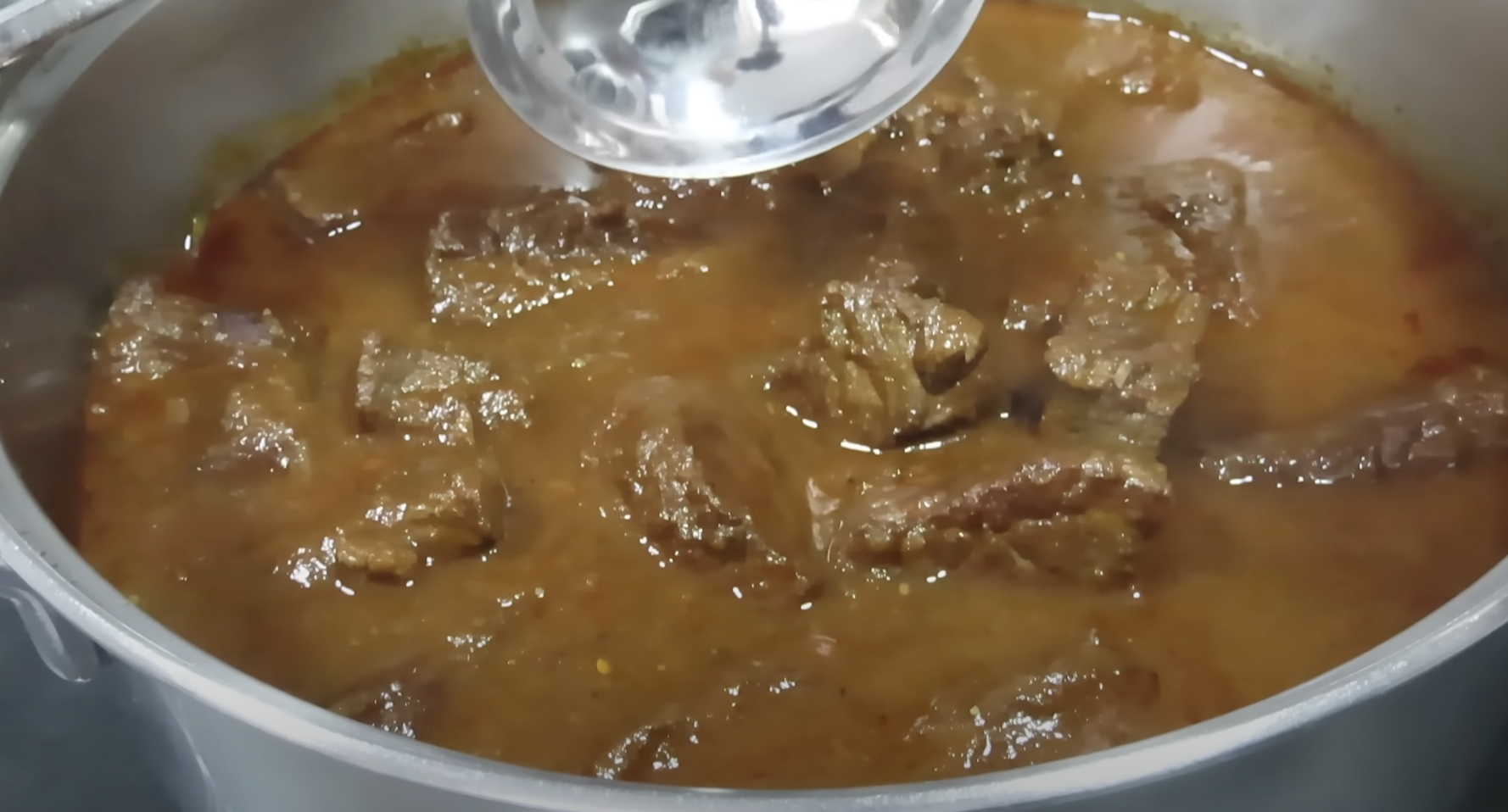 Recept na dokonalý hovězí guláš, který už jinak dělat nebudete