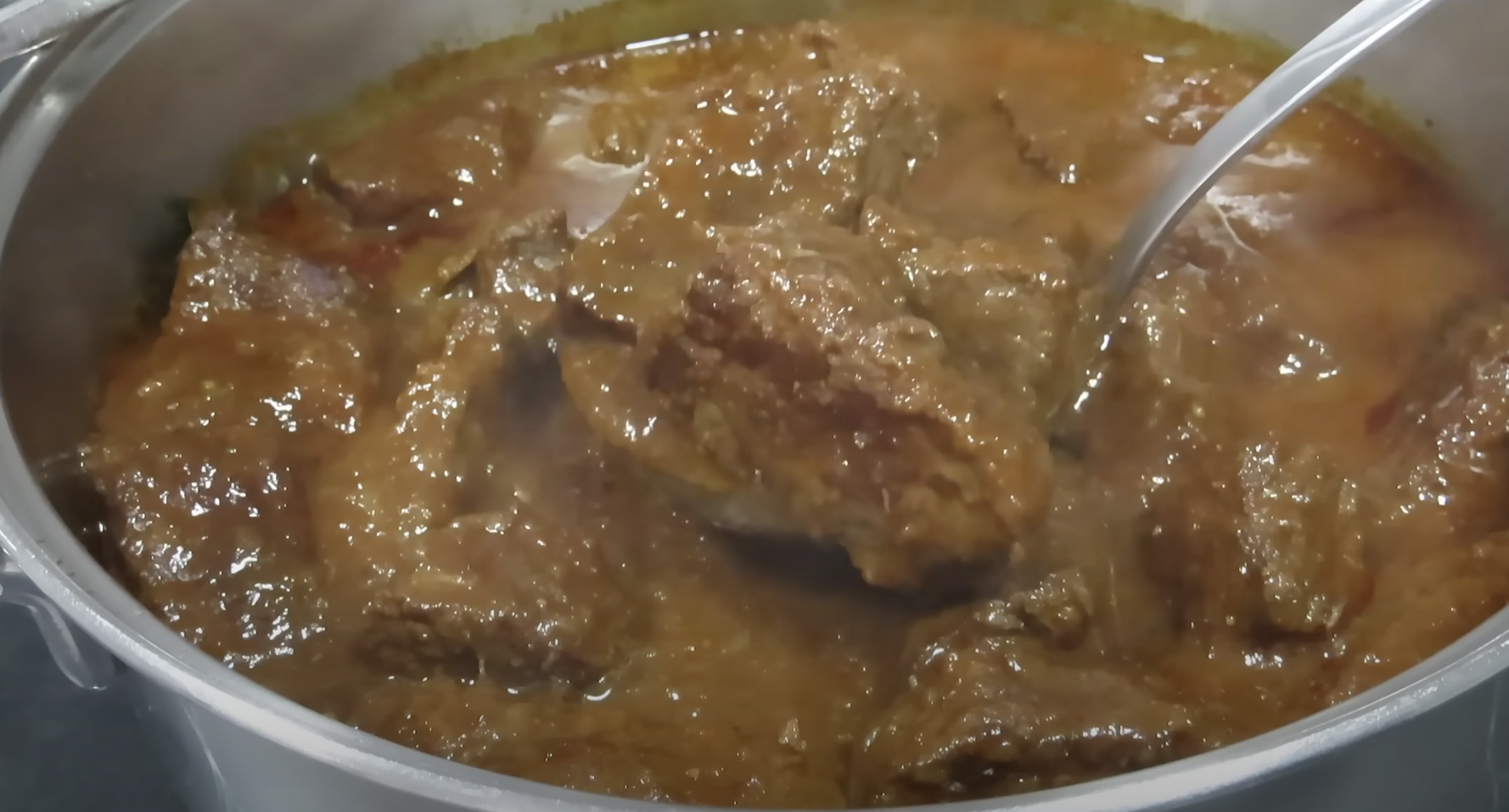 Recept na dokonalý hovězí guláš, který už jinak dělat nebudete