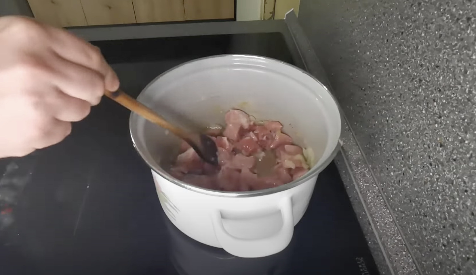 Tradiční paprikáš z vepřového masa - ostřílený recept!