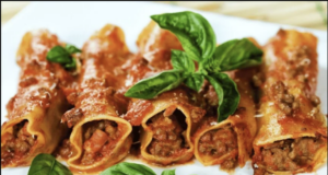 Zapečené Cannelloni plněné masem se žampiony a rajčatovou omáčkou, přelité bešamelem a sýrem