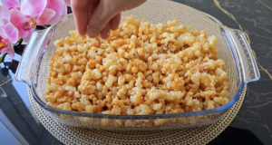 Netradiční smažená sladká pochoutka s citronovým sirupem a bílým sezamem – Pro děti i dospělé!