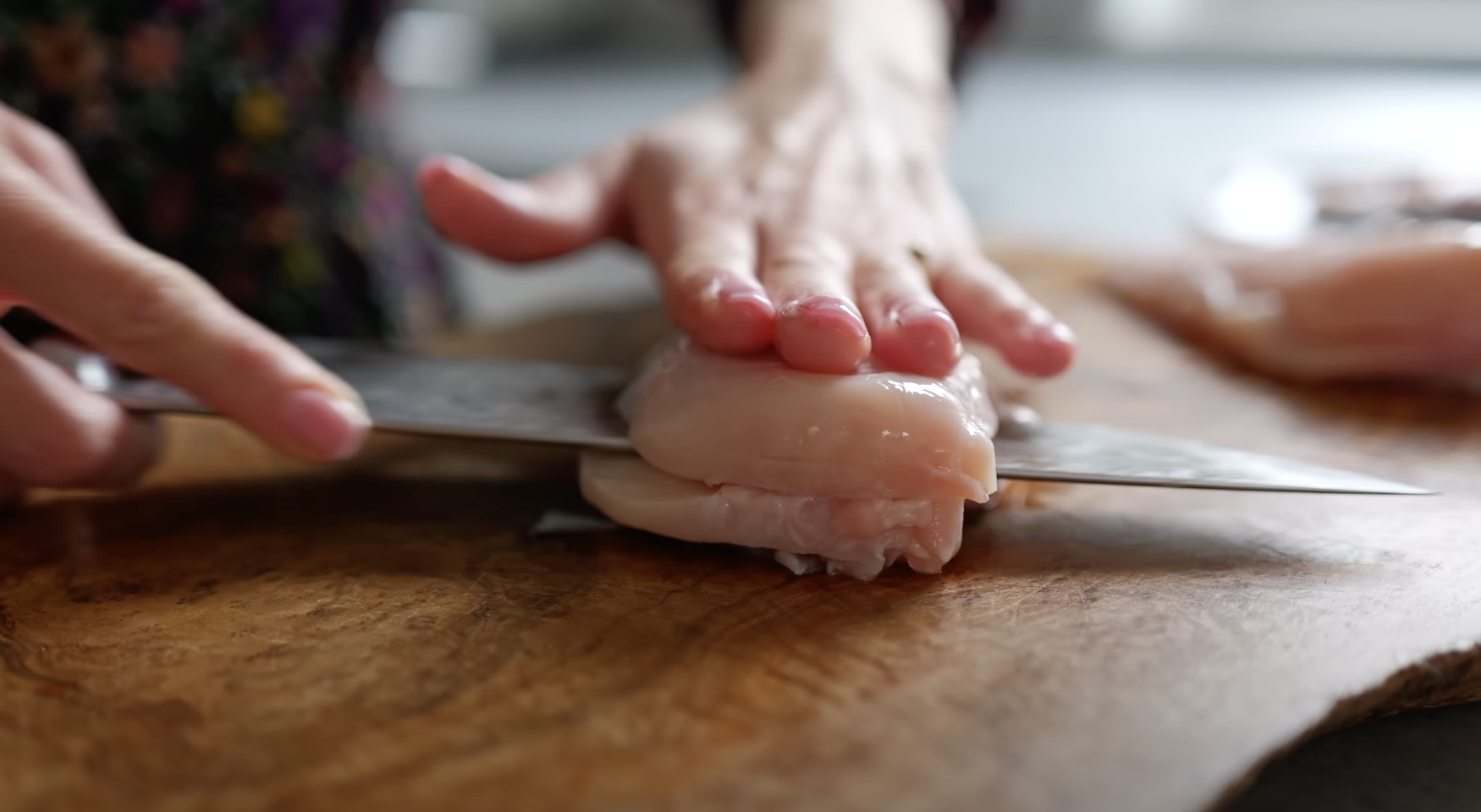 15-minutový recept na TOP kuřecí prsa na víně a olivách, který zvládne úplně každý