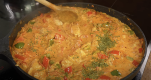 Lahodná kuřecí prsa na zelenině ve smetanové omáčce – Jednoduchý a chutný recept