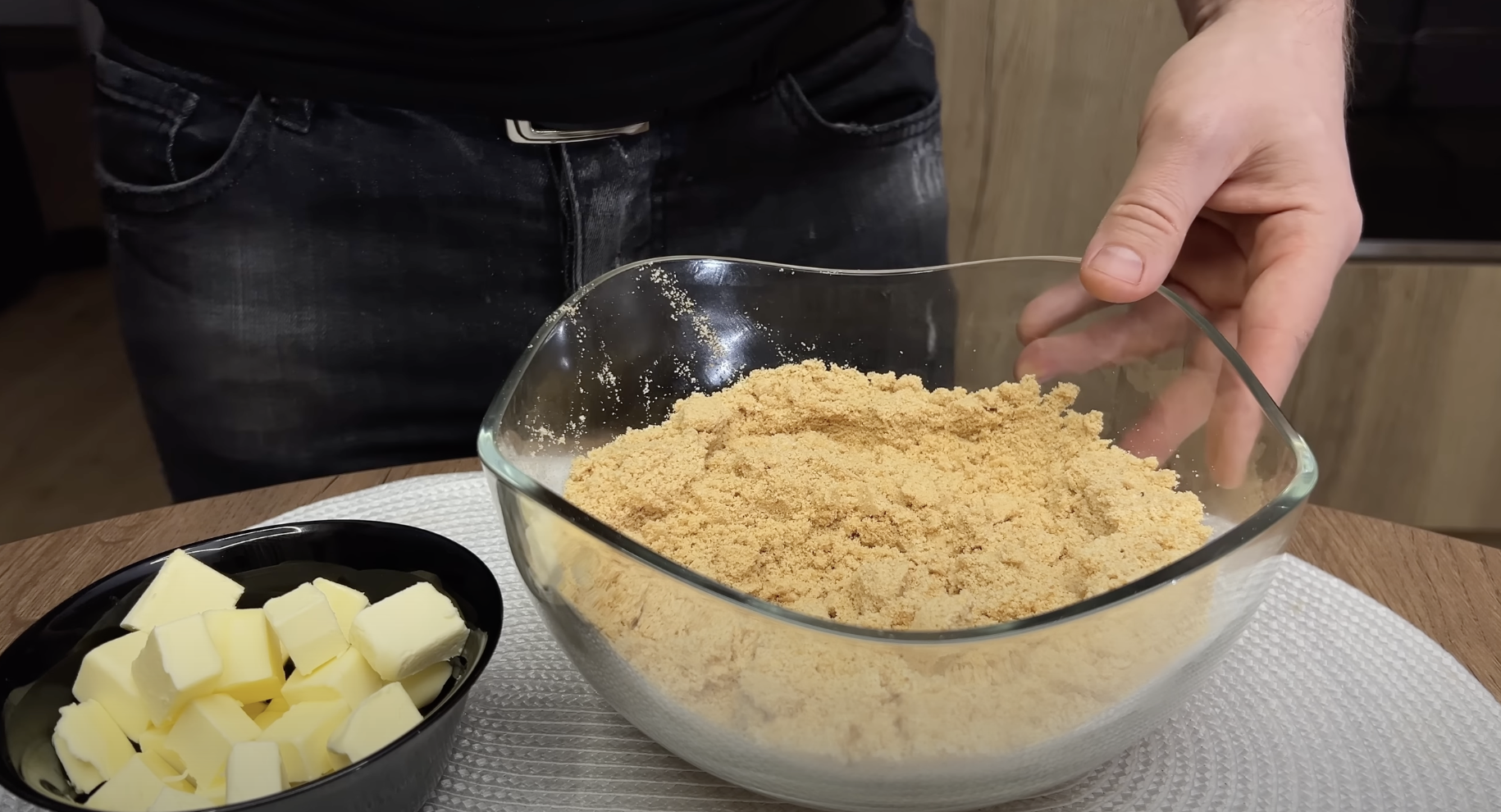 Unbaked two-color banana roulade with Nutella and ricotta - trumps even baked desserts