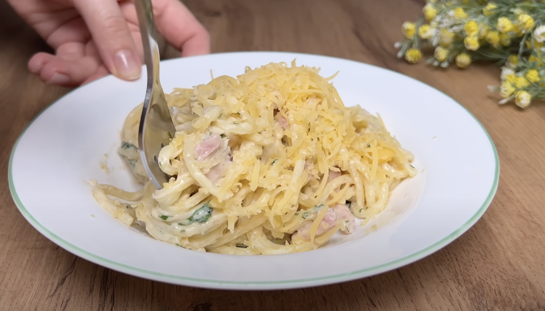 Krémové špagety se slaninou a sýrem - lahodný recept na rychlou a snadnou večeři