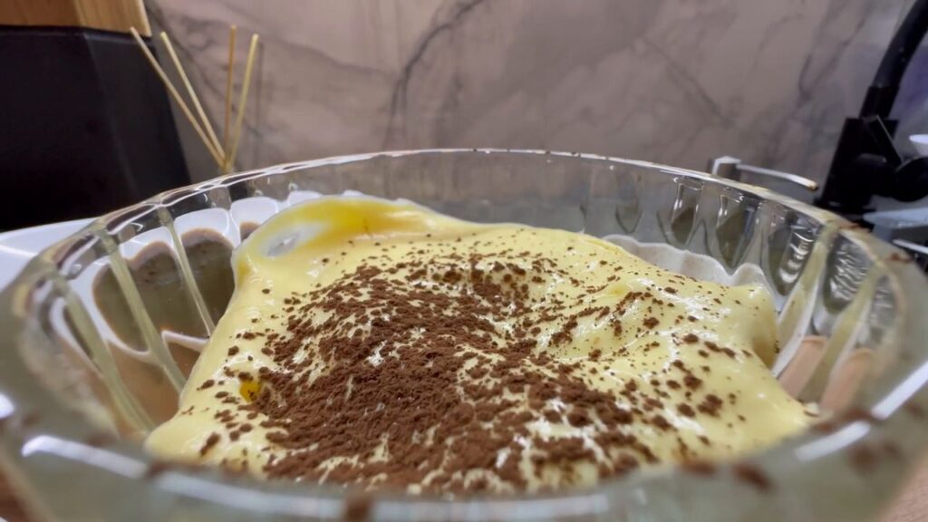 Báječný recept: Domácí delikátní tiramisu s mascarpone a koňakem ve sklenicích