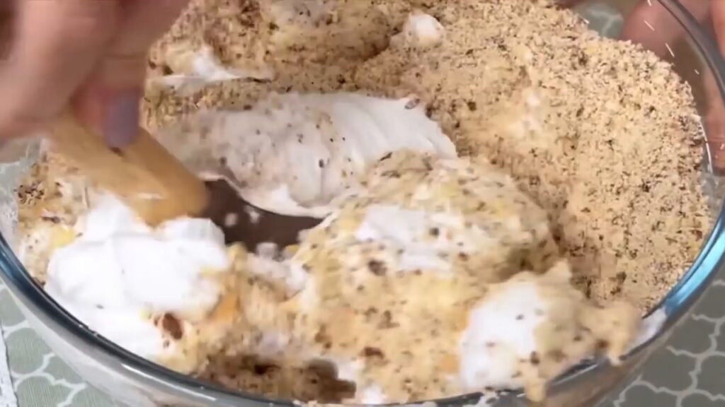 Prajitura frumoasa de migdale in straturi cu crema de galbenus de ou cu ciocolata alba si coacaze - Perfect pentru cafea!