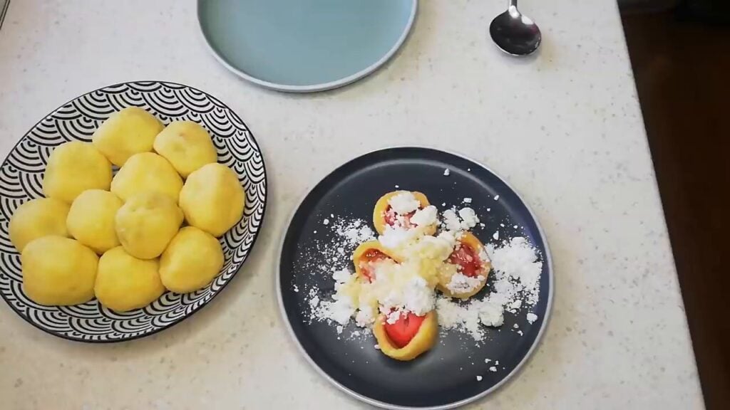 Dokonalé domácí jahodové knedlíky z tvarohového těsta: Netradiční recept