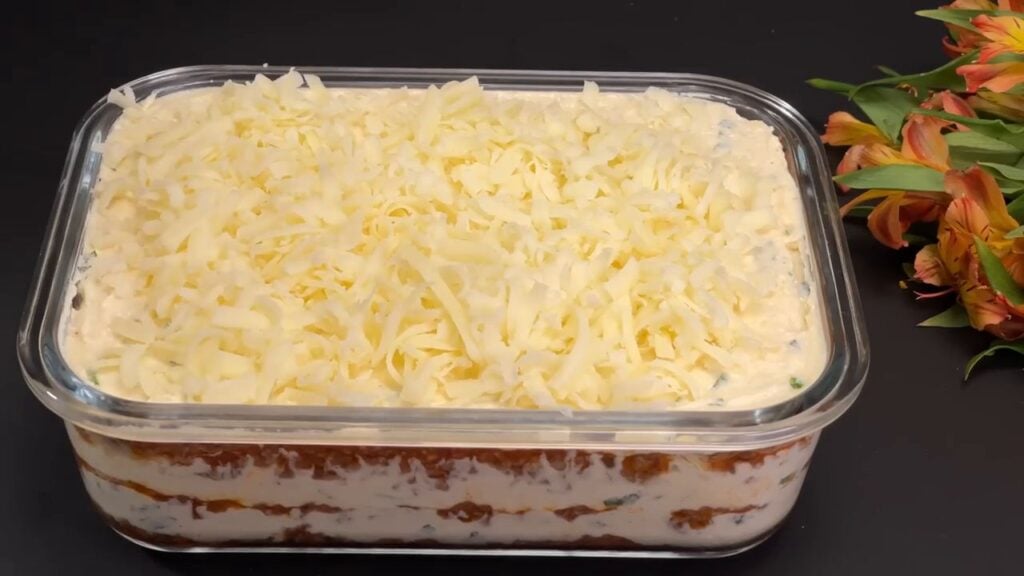 Zapečené domácí Bolognese lasagne s mletým masem a lahodnou sýrovou směsí