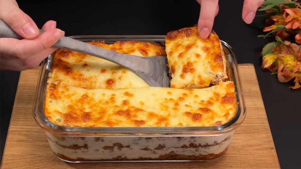 Zapečené domácí Bolognese lasagne s mletým masem a lahodnou sýrovou směsí