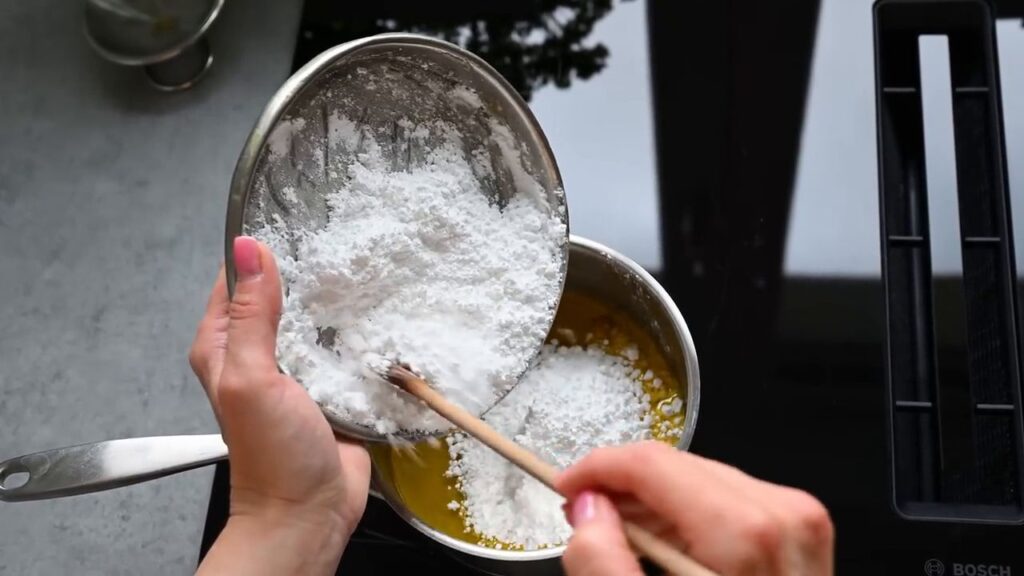 Křehké koláčky s vanilkovým krémem, brandy, skořicí, čokoládou a vlašskými ořechy - Sladká lahůdka pro dospělé!