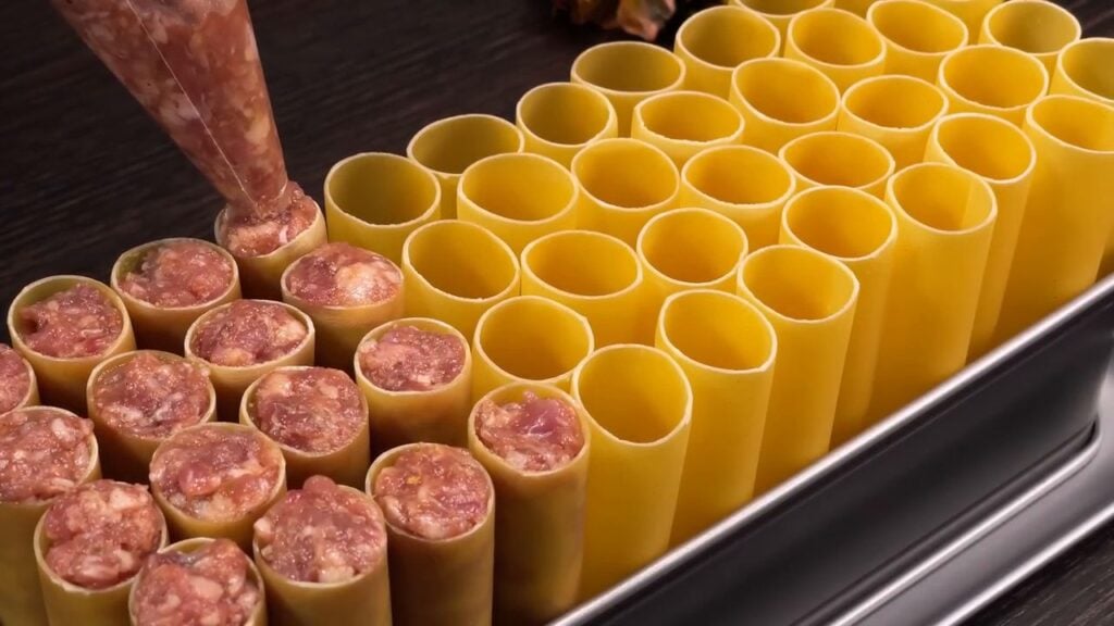 Zapečené Cannelloni plněné mletým masem se smetanovou-majonézovou omáčkou se sýrem - Lahodná večeře!