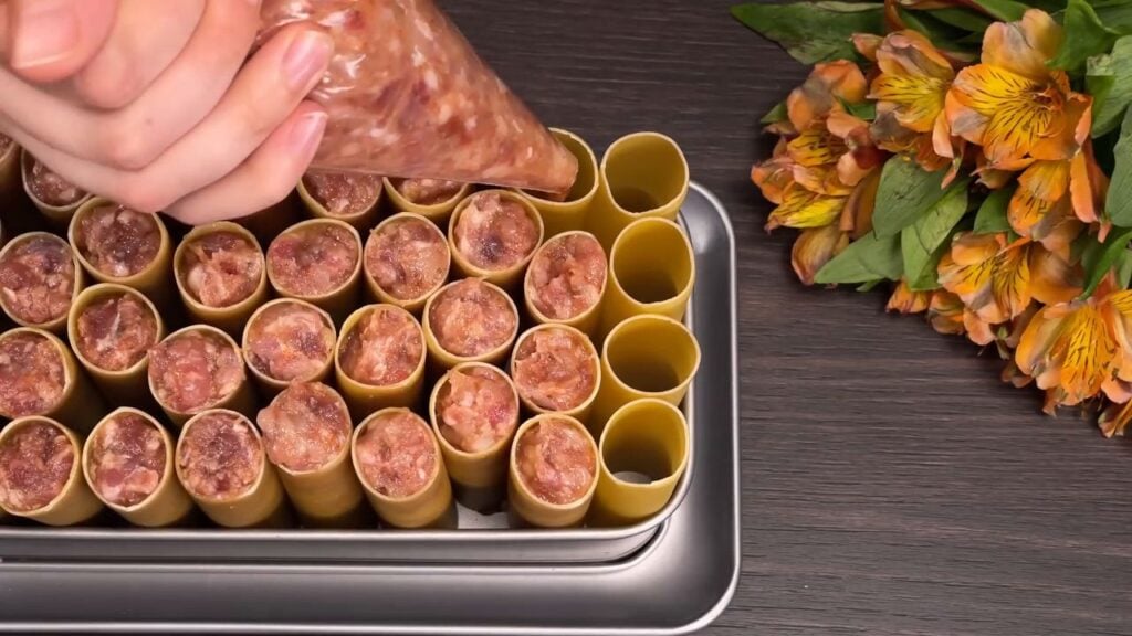 Zapečené Cannelloni plněné mletým masem se smetanovou-majonézovou omáčkou se sýrem - Lahodná večeře!