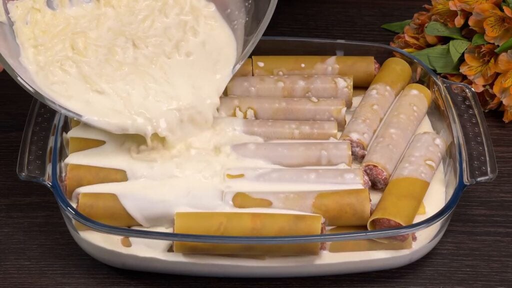 Zapečené Cannelloni plněné mletým masem se smetanovou-majonézovou omáčkou se sýrem - Lahodná večeře!