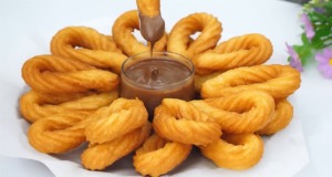 Smažené křehoučké a křupavé slzy z vařeného těsta podávané s nutellou