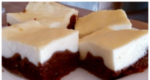 Luxusní kakaová buchta s litým tvarohem: Rychlý recept na vláčný a krémový moučník
