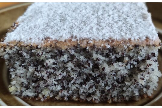 Rychlá maková buchta na plech: Vláčná klasika s citronovou vůní hotová za pár minut