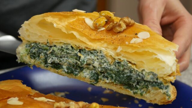Křupavé tartaletky se špenátem a ricottou v listovém těstě - lahodná pochoutka Křupavé tartaletky se špenátem a ricottou v listovém těstě - lahodná pochoutka