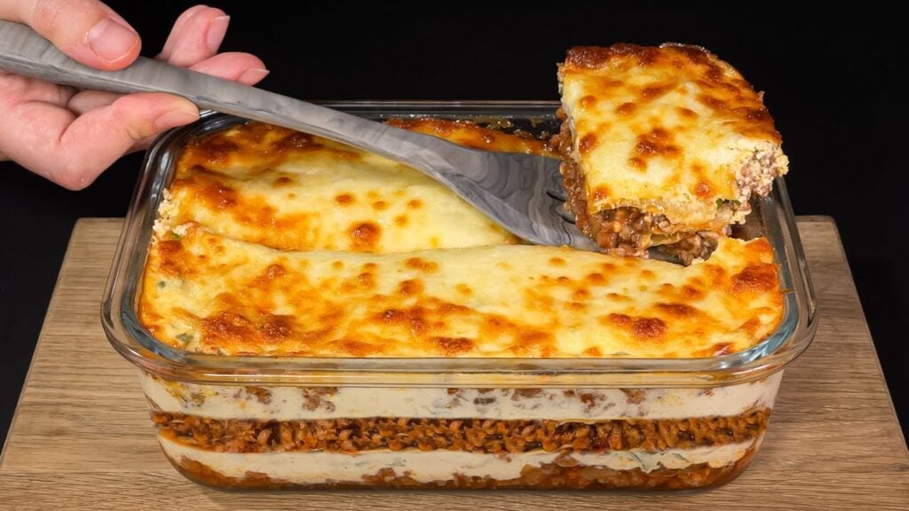 Zapečené domácí Bolognese lasagne s mletým masem a lahodnou sýrovou směsí