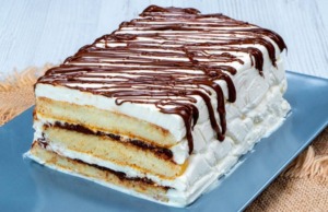 Jednoduchý recept na skvělý piškotový zákusek s nutellou a smetanou