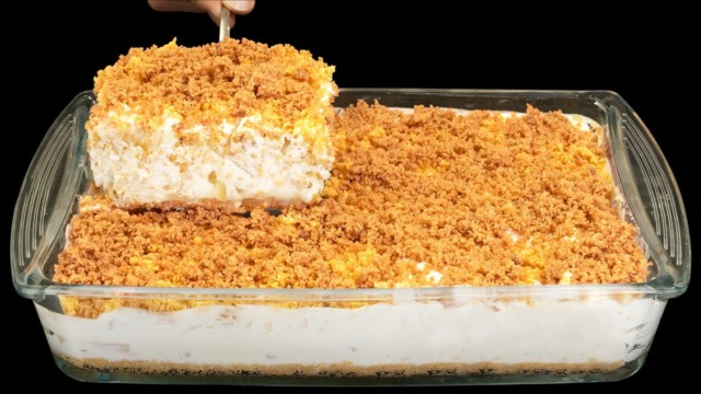 Jednoduchý nepečený sušenkový dezert s ananasovým krémem a tvarohem