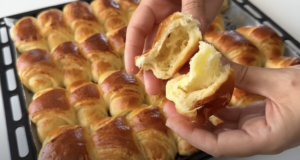 Nadýchané měkoučké máslové croissanty plněné sýrem čedar – Skvělá snídaně!