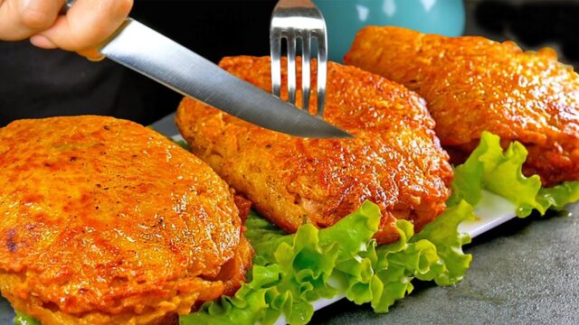 Křupavá kuřecí prsa v bramborové peřince s lahodným koprovo-smetanovým dresinkem