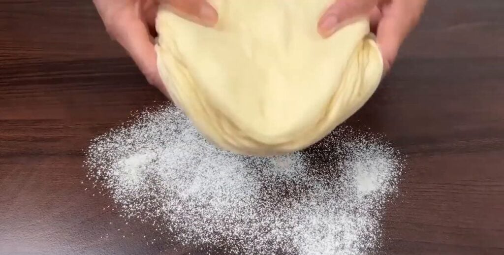 Domácí křehoučké máslové croissanty z hebkého těsta - Ideální k horkému čaji!