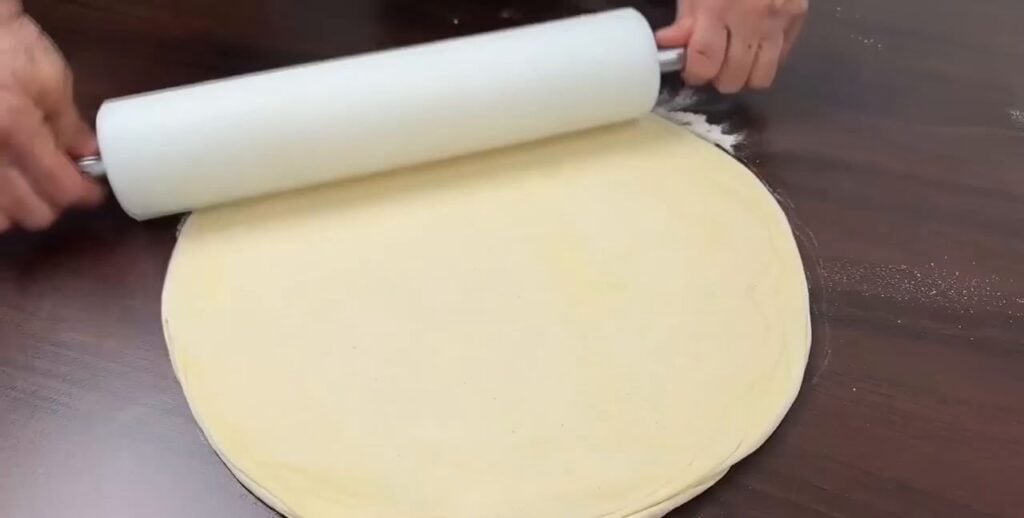 Domácí křehoučké máslové croissanty z hebkého těsta - Ideální k horkému čaji!