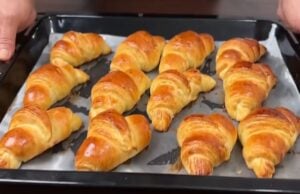 Domácí křehoučké máslové croissanty z hebkého těsta - Ideální k horkému čaji!