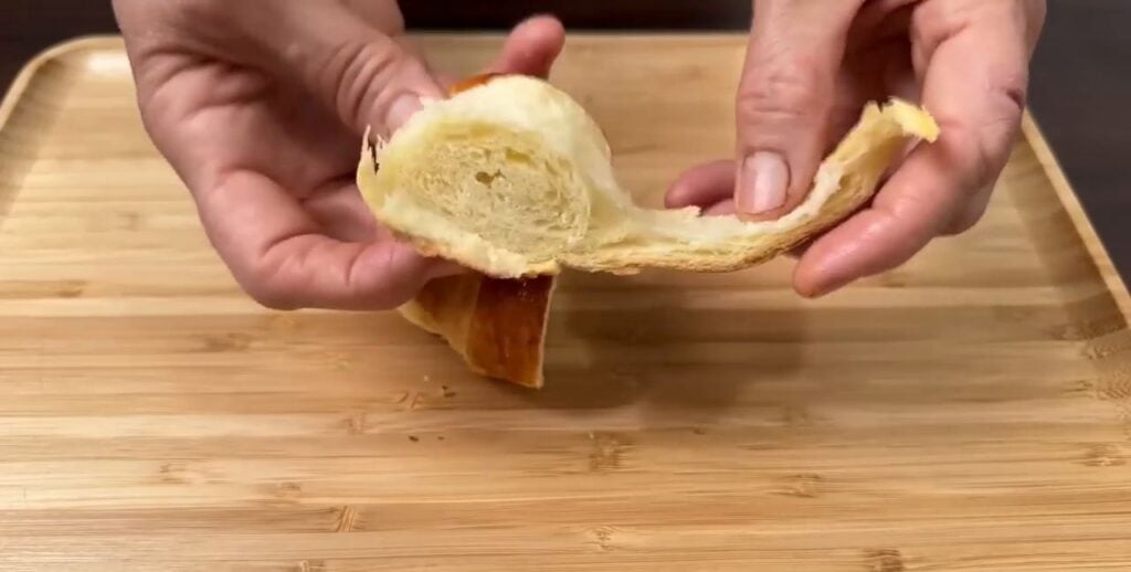 Domácí křehoučké máslové croissanty z hebkého těsta - Ideální k horkému čaji!