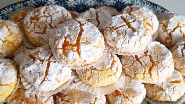 Křehoučké citronové buchtičky s bílým jogurtem a džemem - Ideální k domácímu horkému čaji! Křehoučké citronové buchtičky s bílým jogurtem a džemem - Ideální k domácímu horkému čaji!