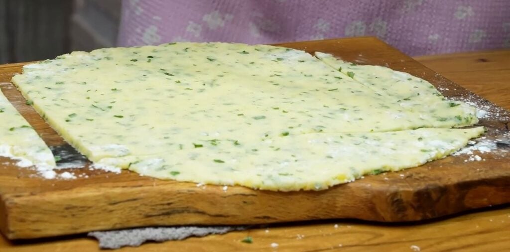 Bramborová křupavá pochoutka s petrželkou a sýrem mozzarella - Křupavé občerstvení!