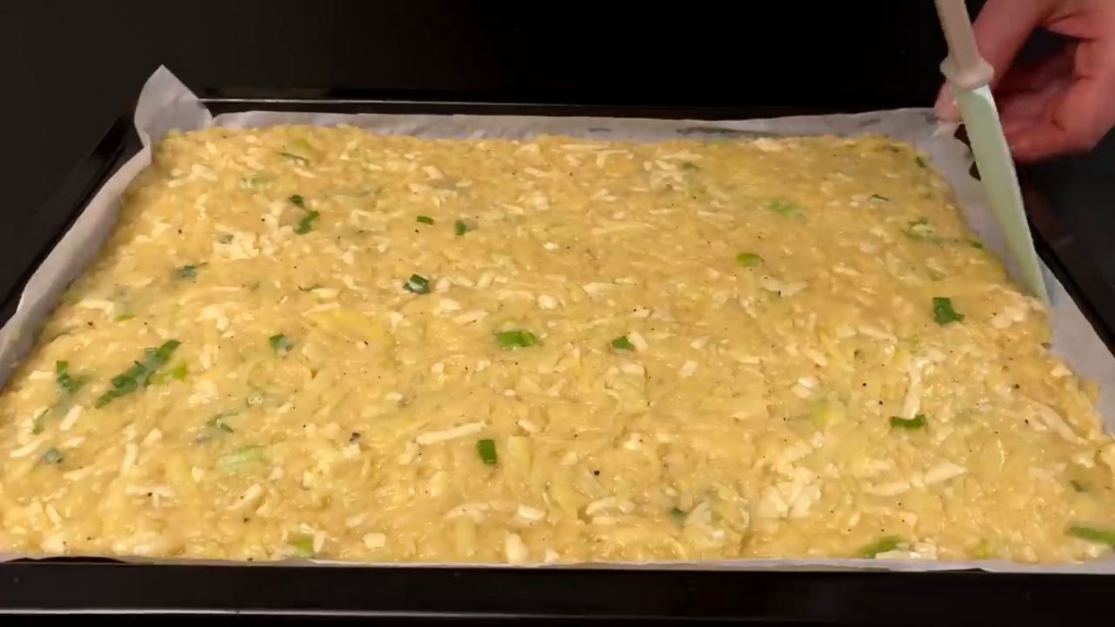 Křupavé rolky s bramborovo-sýrovým základem plněné směsí mletého masa se sýrem mozzarella