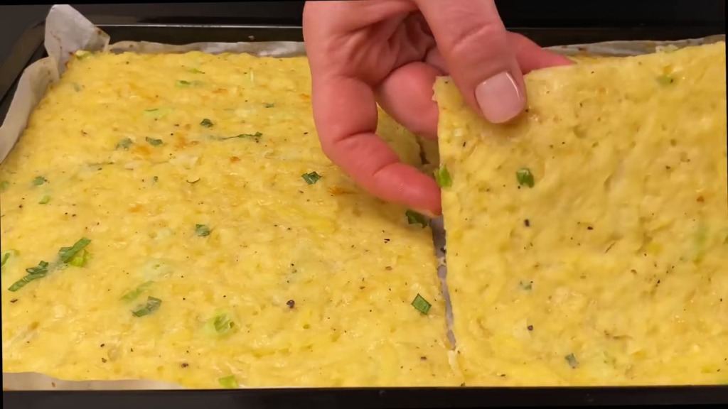 Křupavé rolky s bramborovo-sýrovým základem plněné směsí mletého masa se sýrem mozzarella