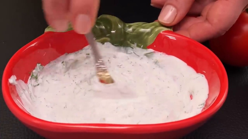 Křupavé rolky s bramborovo-sýrovým základem plněné směsí mletého masa se sýrem mozzarella