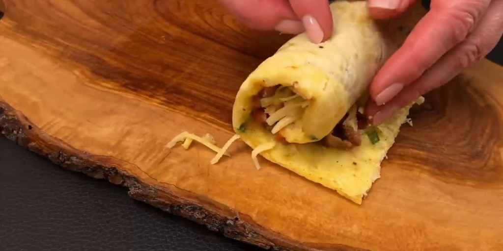 Křupavé rolky s bramborovo-sýrovým základem plněné směsí mletého masa se sýrem mozzarella