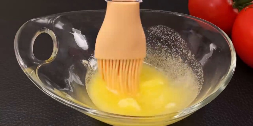 Křupavé rolky s bramborovo-sýrovým základem plněné směsí mletého masa se sýrem mozzarella
