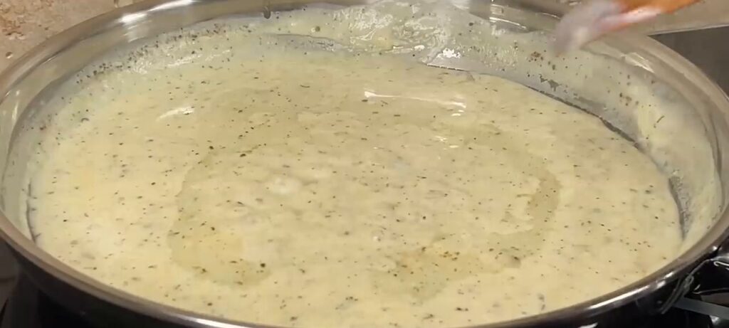 Lahodné špagety v jemné smetanovo-sýrové omáčce - Jednoduchý oběd nebo večeře!