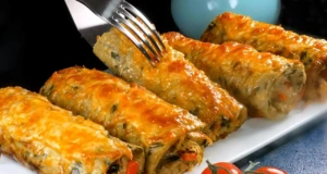 Zapečené rolády s bramborovým základem a petrželkou plněné zeleninou s kuřecími prsíčky Zapečené rolády s bramborovým základem a petrželkou plněné zeleninovou náplní s kuřecími prsíčky