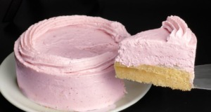 Jednoduchý krémový jahodový dort s mascarpone krémem – Rozplývá se v ústech! Jednoduchý krémový jahodový dort s mascarpone krémem - Rozplývá se v ústech!