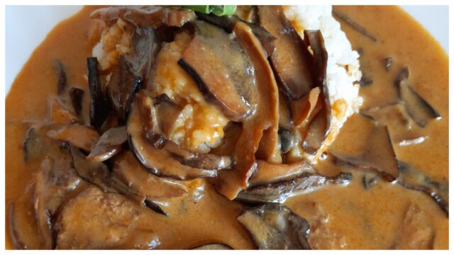 Vepřové plátky na hříbkách ve smetanové omáčce: Klasika české kuchyně