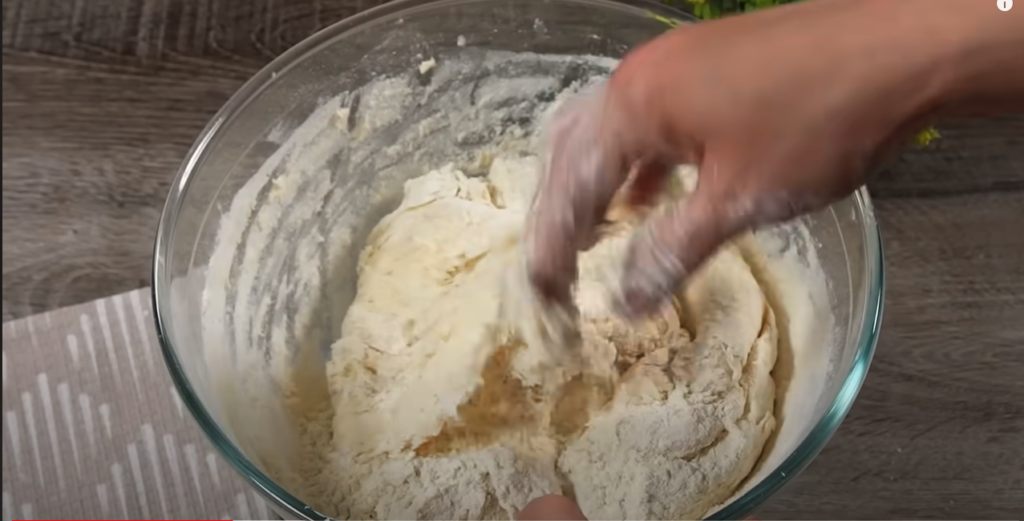 Křehké domácí máslové croissanty z vláčného těsta - Děti je milují!