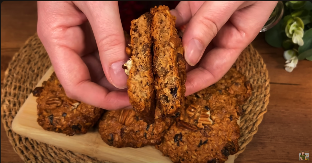 Zdravé cookies sušenky z ovesných vloček, javorového sirupu, ořechů, brusinek a rozinek - Ideální k horkému kakau!