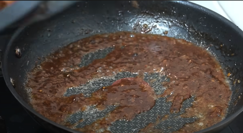 Vepřový bůček v sójovo-ústřicové omáčce s cibulí a citronovou šťávou - Rychlá večeře!